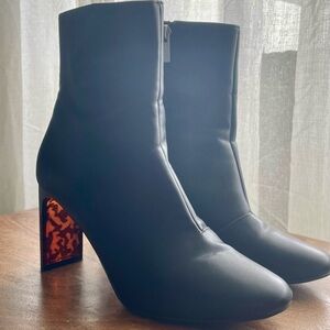 Elegant Black Ankle Boots with Tortoise Heel